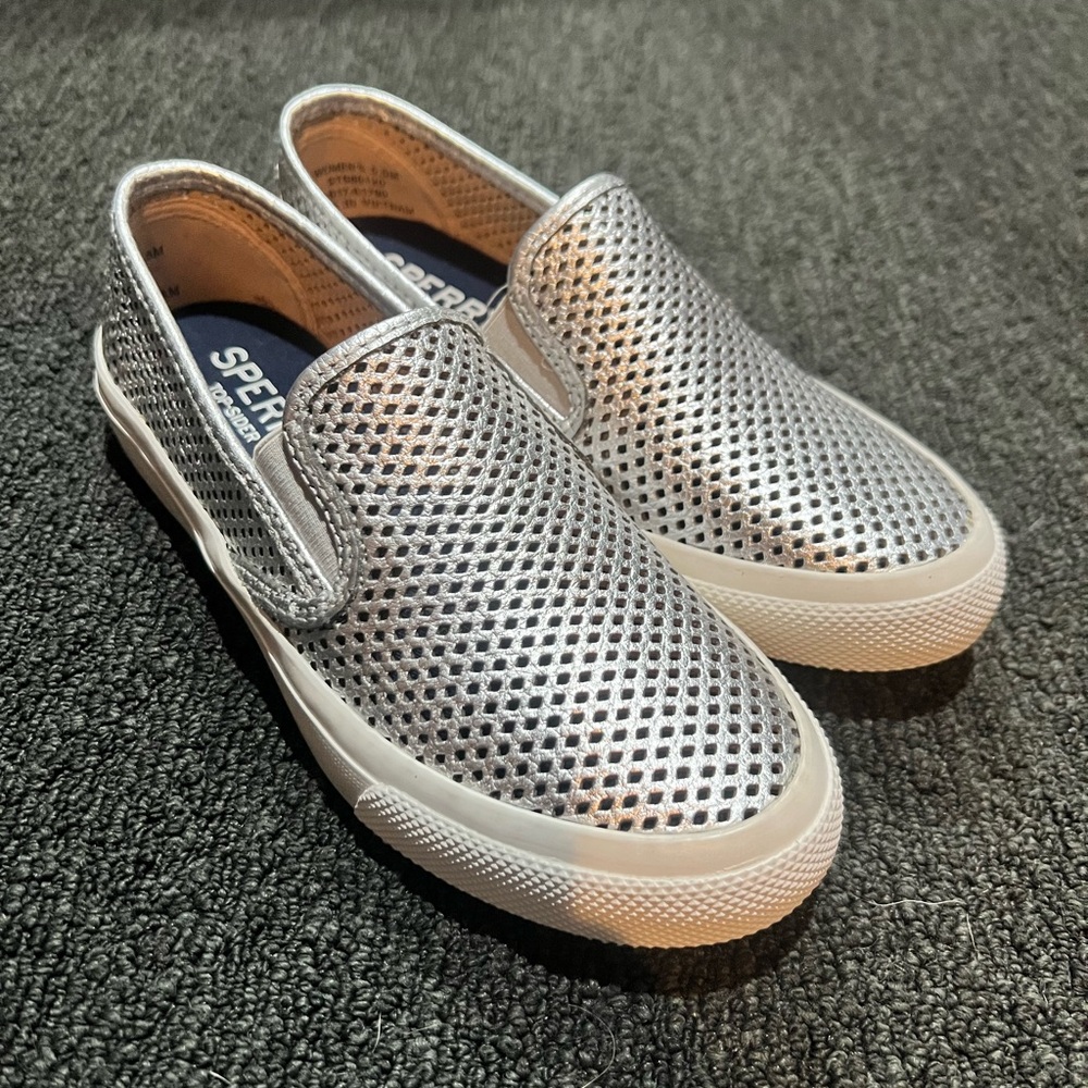 BRAND NEW Sperry Womens Seaside Perfortrated Shoe, size 5.5